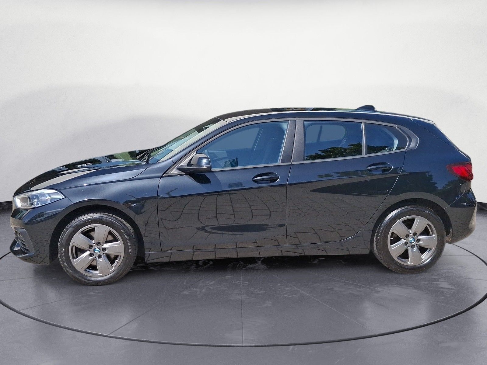 BMW 118d Limousine Advantage Navi Bluetooth PDC LED  imagem 3
