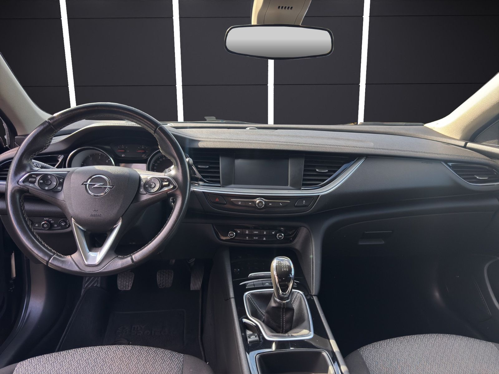 Fahrzeugabbildung Opel Insignia B Sports Tourer Edition/Apple CarPlay