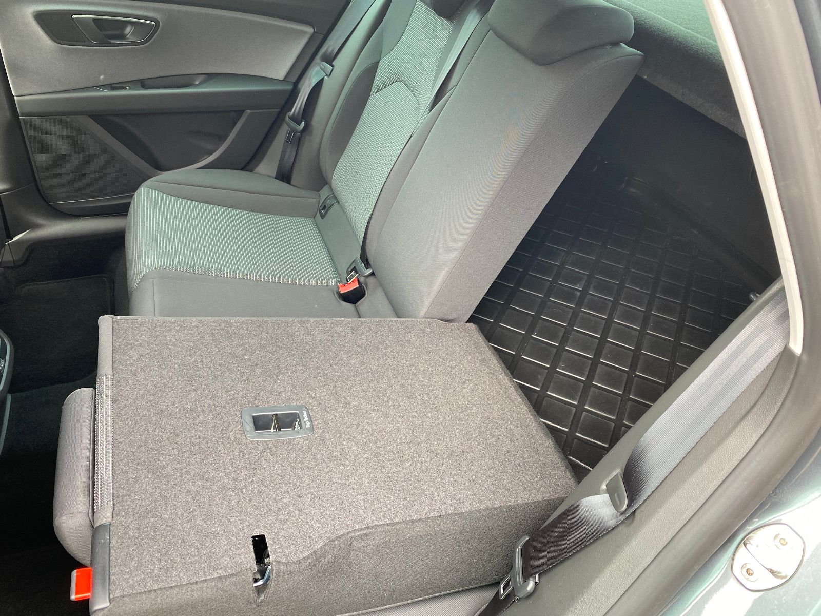 Fahrzeugabbildung SEAT Leon Style 1,0 TSI DSG *Winterpaket