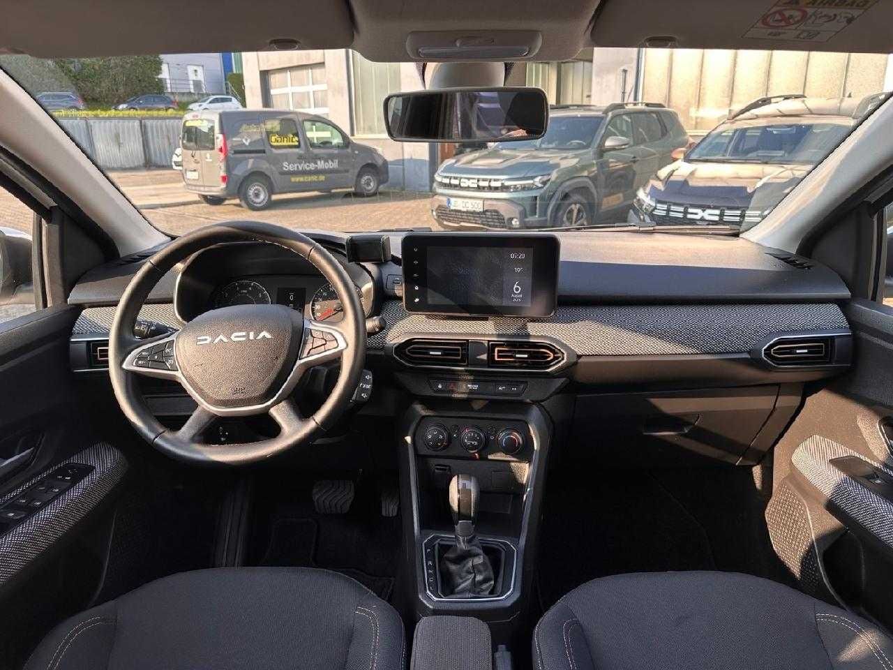 Fahrzeugabbildung Dacia Sandero Stepway Expression TCe 90 Automatik