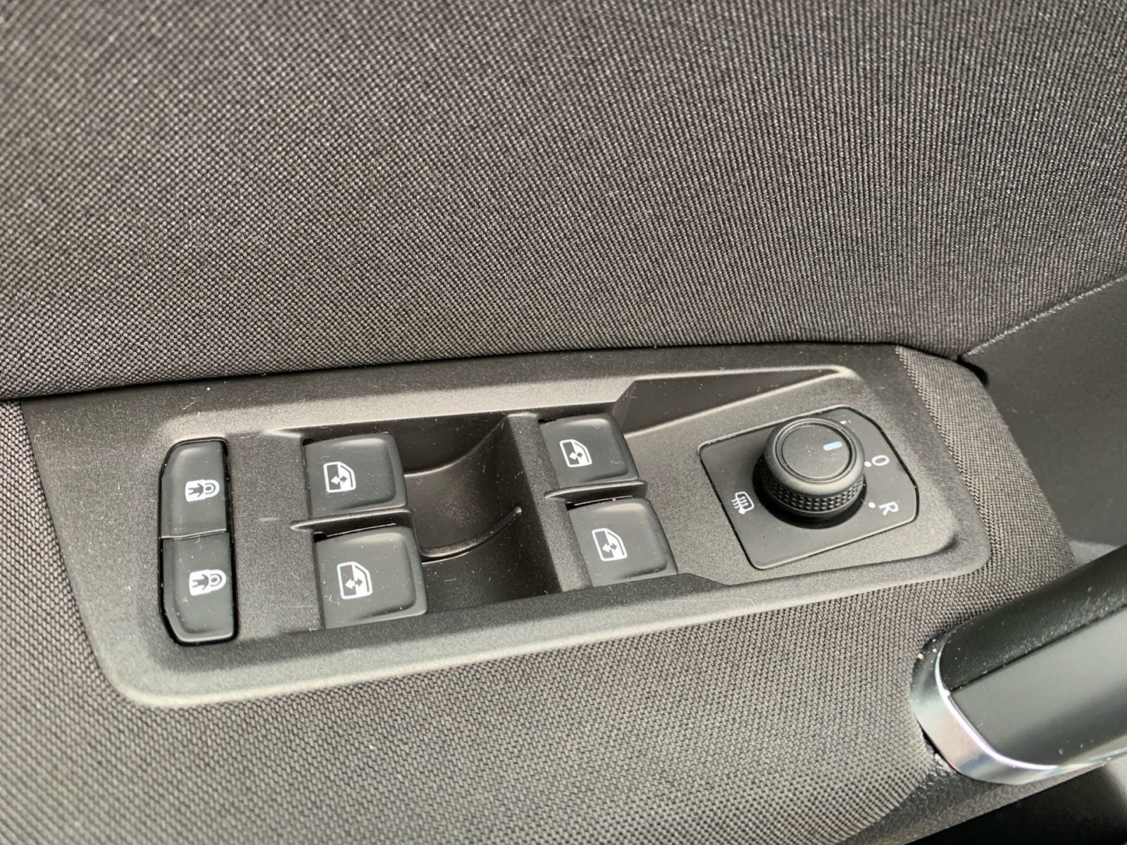 Fahrzeugabbildung Volkswagen Touran 2.0 TDI Active Navi Panorama Dach