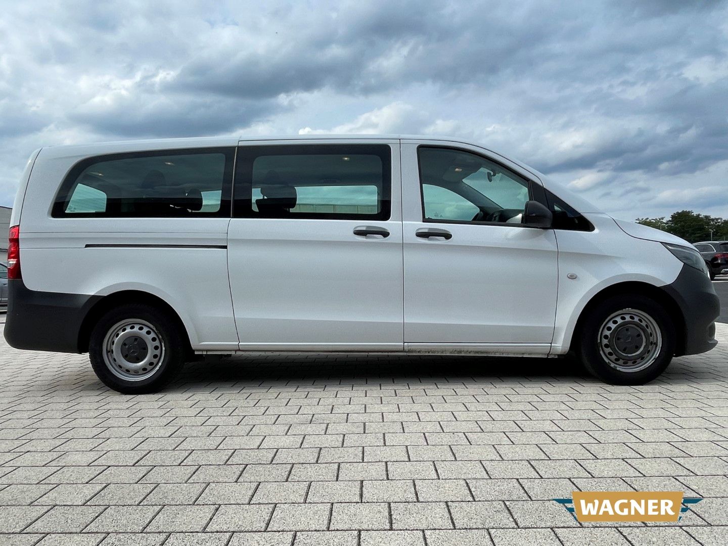 Fahrzeugabbildung Mercedes-Benz Vito Tourer 111 CDI  9-Sitzer extralang BlueTEC