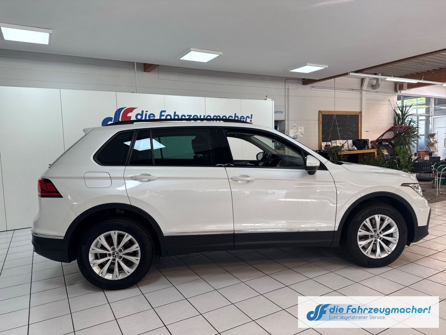 Fahrzeugabbildung Volkswagen Tiguan Life eHybrid 1.4 TSI EU6d Navi Digitales
