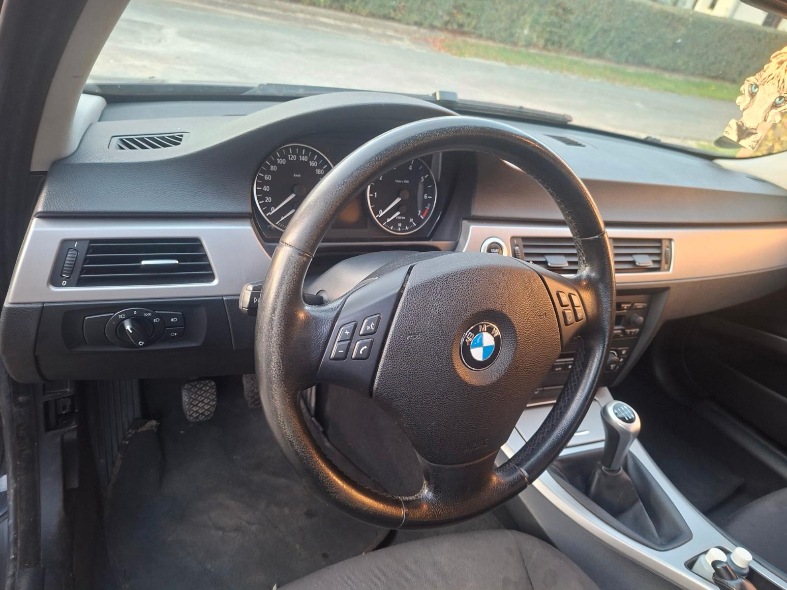 BMW 318 2006 — photo 9