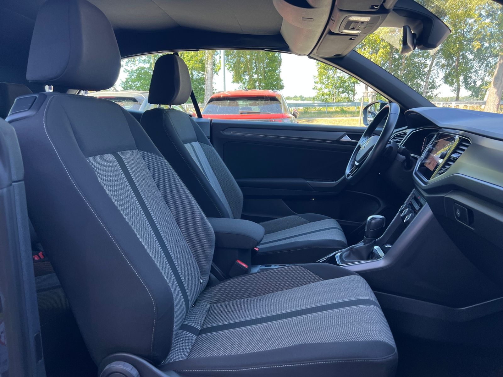 Fahrzeugabbildung Volkswagen T-Roc Cabriolet Style 1.5 TSI DSG *BlackStyle,AH