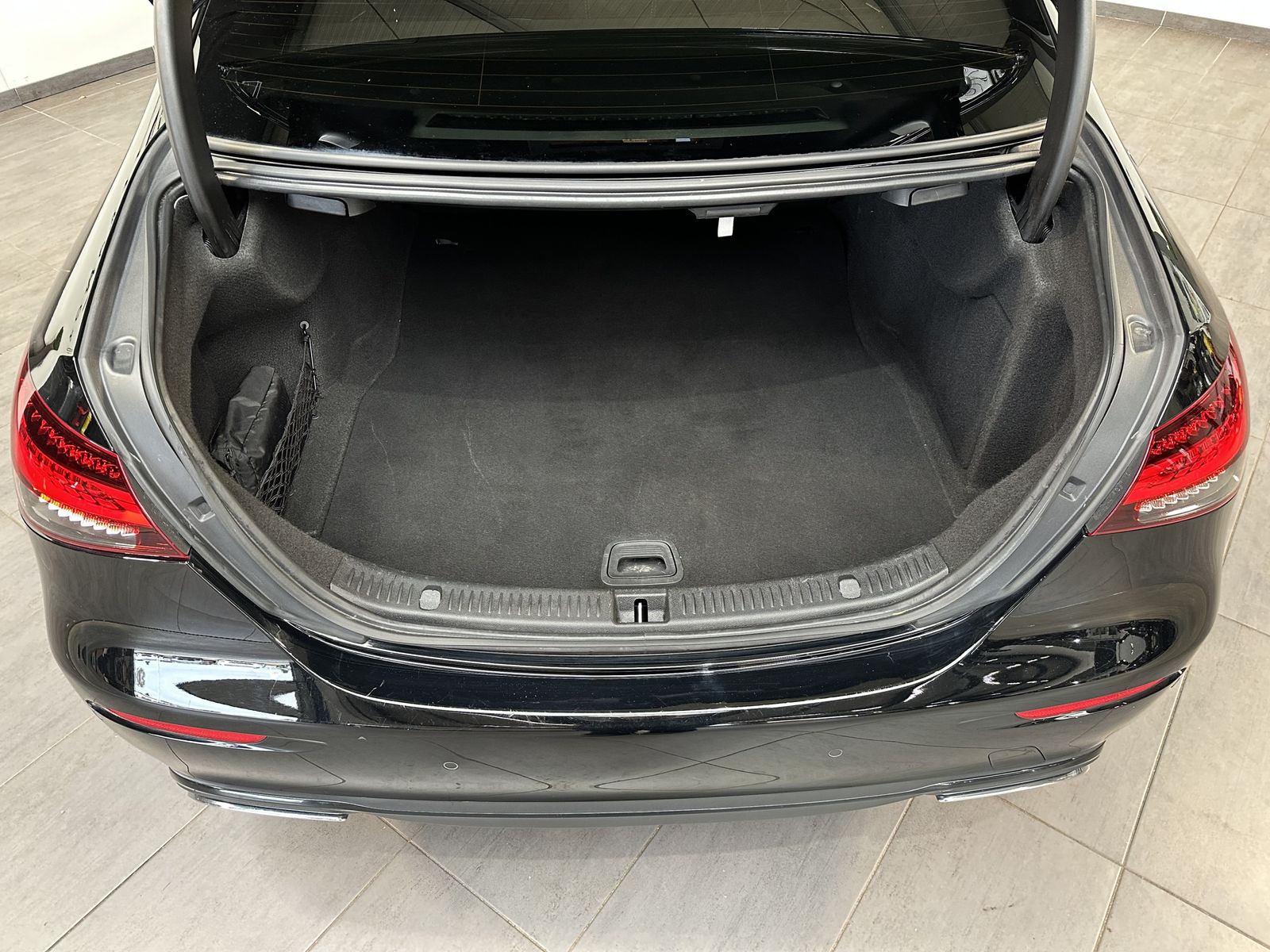 Fahrzeugabbildung Mercedes-Benz E 300d 4M Avantgarde NAV+LED+AHK+BURMESTER+PANO