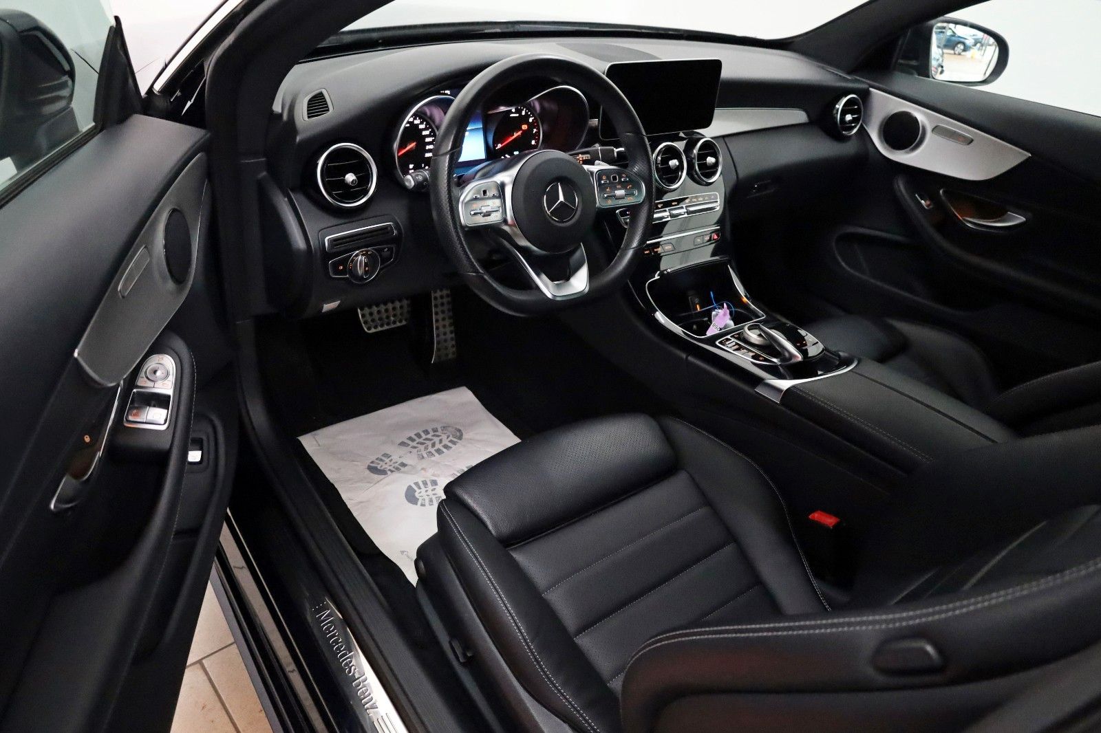 Fahrzeugabbildung Mercedes-Benz C 200 Coupe AMG Line Leder,Navi,LED,SH,PDC,SR+WR