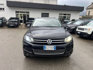 Volkswagen Touareg - 1
