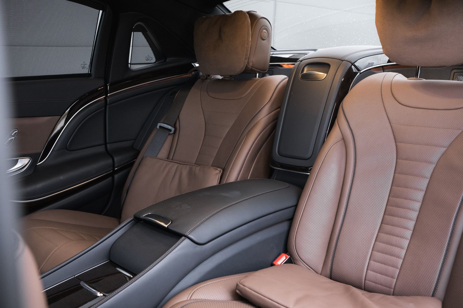 Fahrzeugabbildung Mercedes-Benz S 560 S  Maybach 4Matic-Park-Paket-Burmester