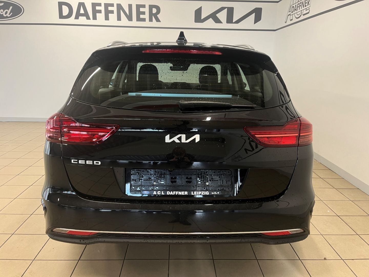 Fahrzeugabbildung Kia Ceed_sw Vision 1.4 Tempomat Kamera Navi DAB