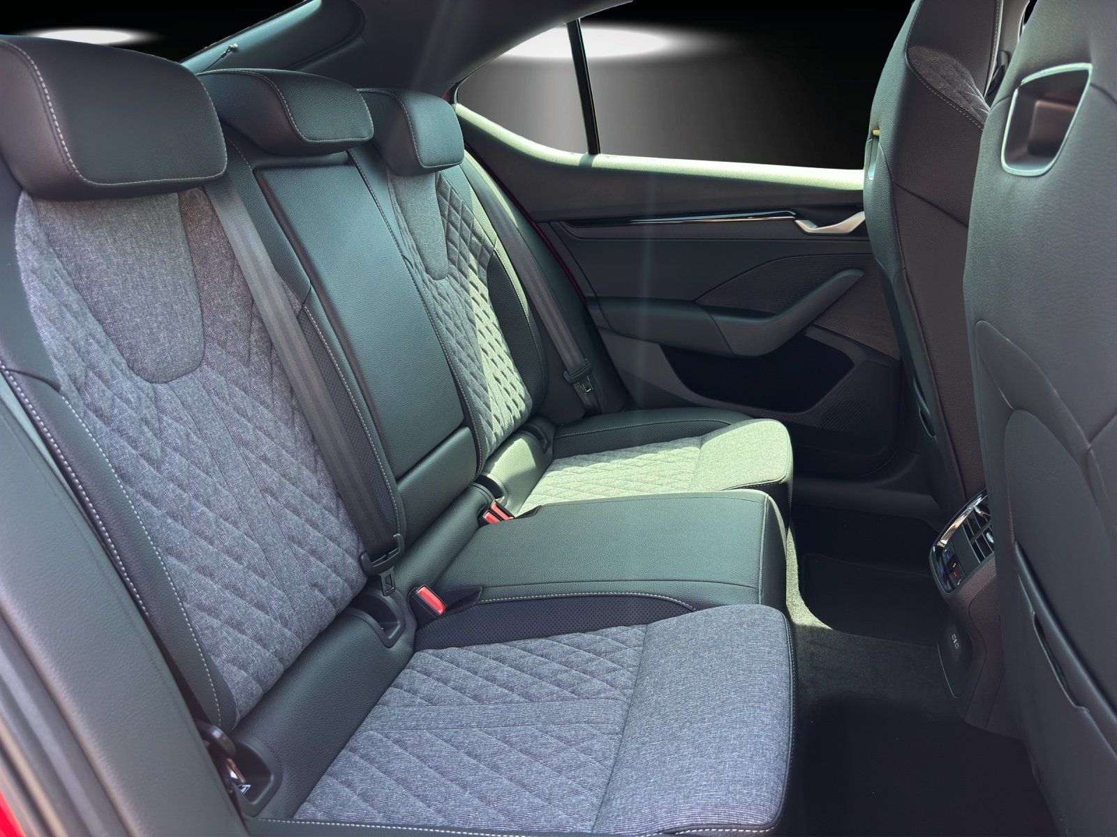 Fahrzeugabbildung SKODA Octavia Sportline 1,5 TSI mHEV 110 kW DSG