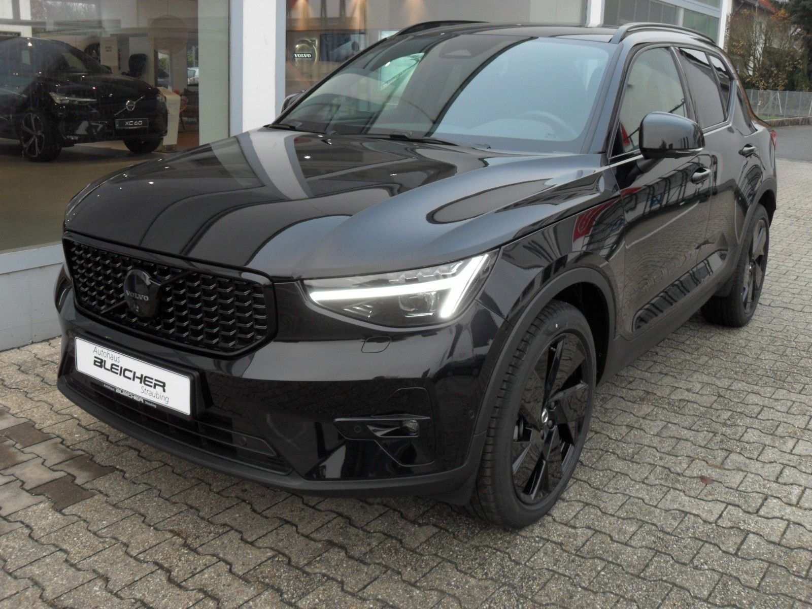 Fahrzeugabbildung Volvo XC40 B4 Plus Black Edition | 360° | Pamora.