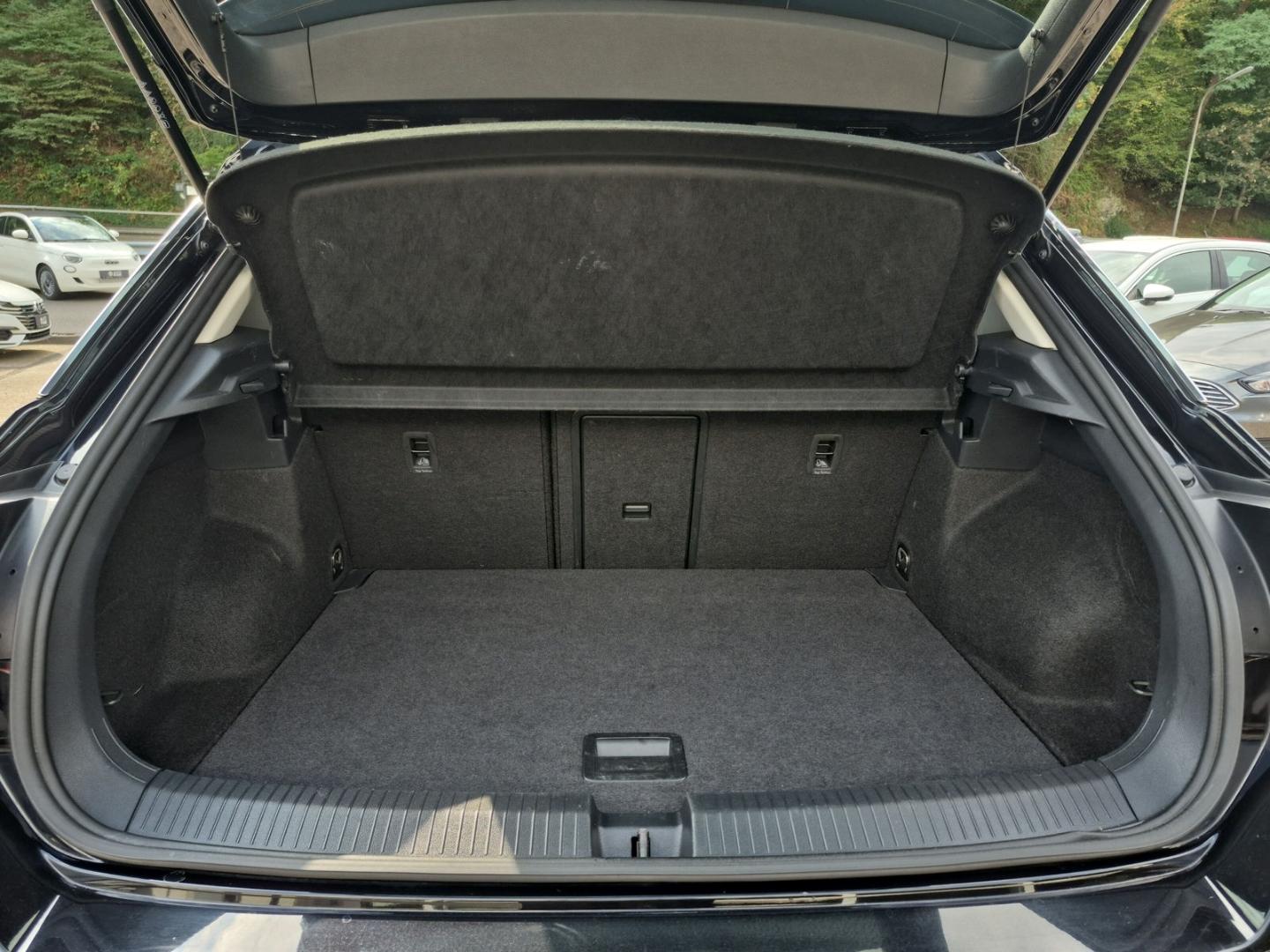 Volkswagen T-Roc Move DSG Navi CarPlay LED SHZ Parklenkassi, миниатюра 13
