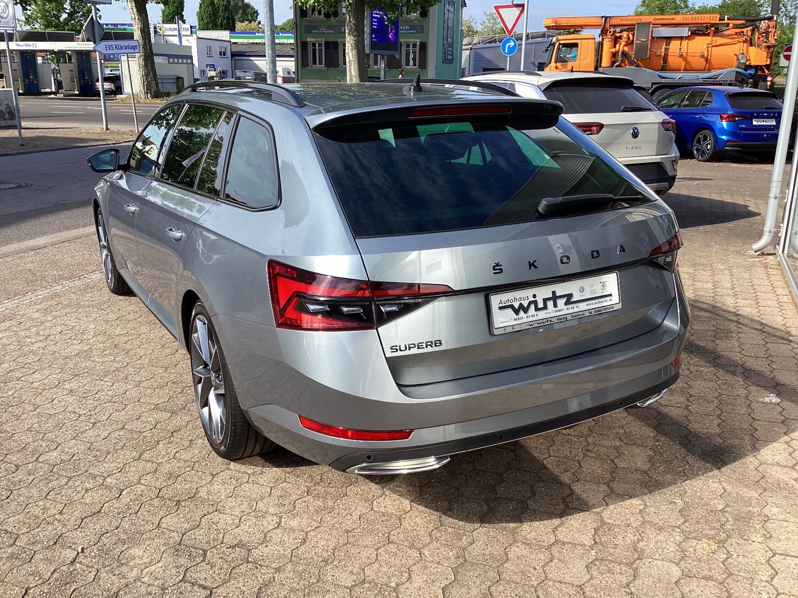 Fahrzeugabbildung SKODA Superb Combi Sportline 1.5 TSI Navi AHK ACC
