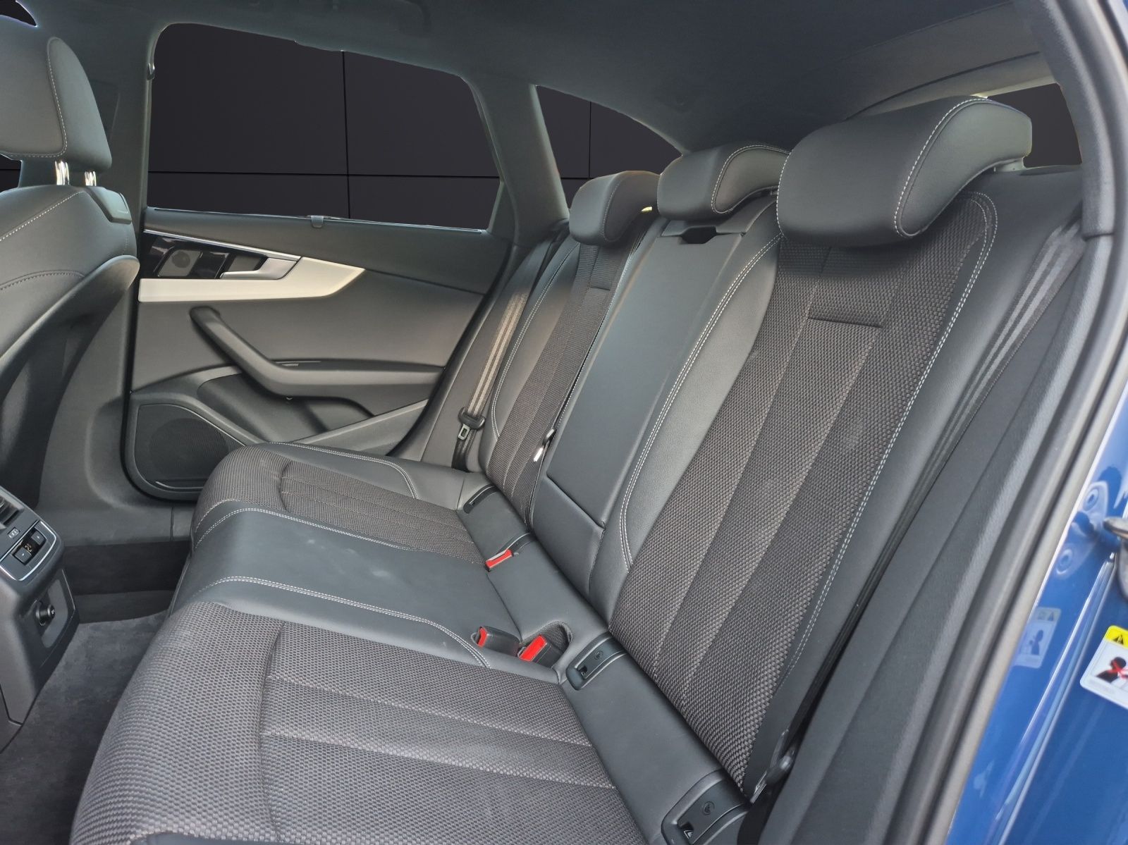 Fahrzeugabbildung Audi A4 Avant 40 TDI quattro S-line S-tronic Matrix A