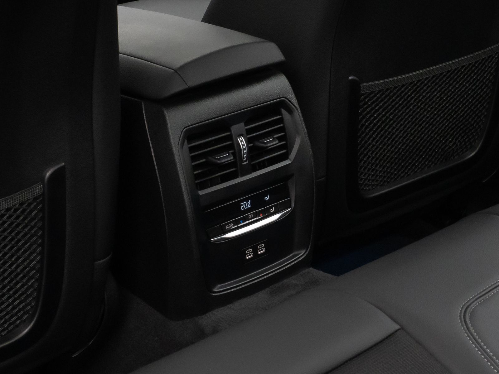 Fahrzeugabbildung BMW 330d xD Lim. Kamera DAB Leder Alarm Sport 18Zoll