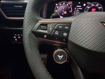 Cupra Leon 2.0 TSI 221 kW VZ  Pano+Sennheiser+19 Zoll