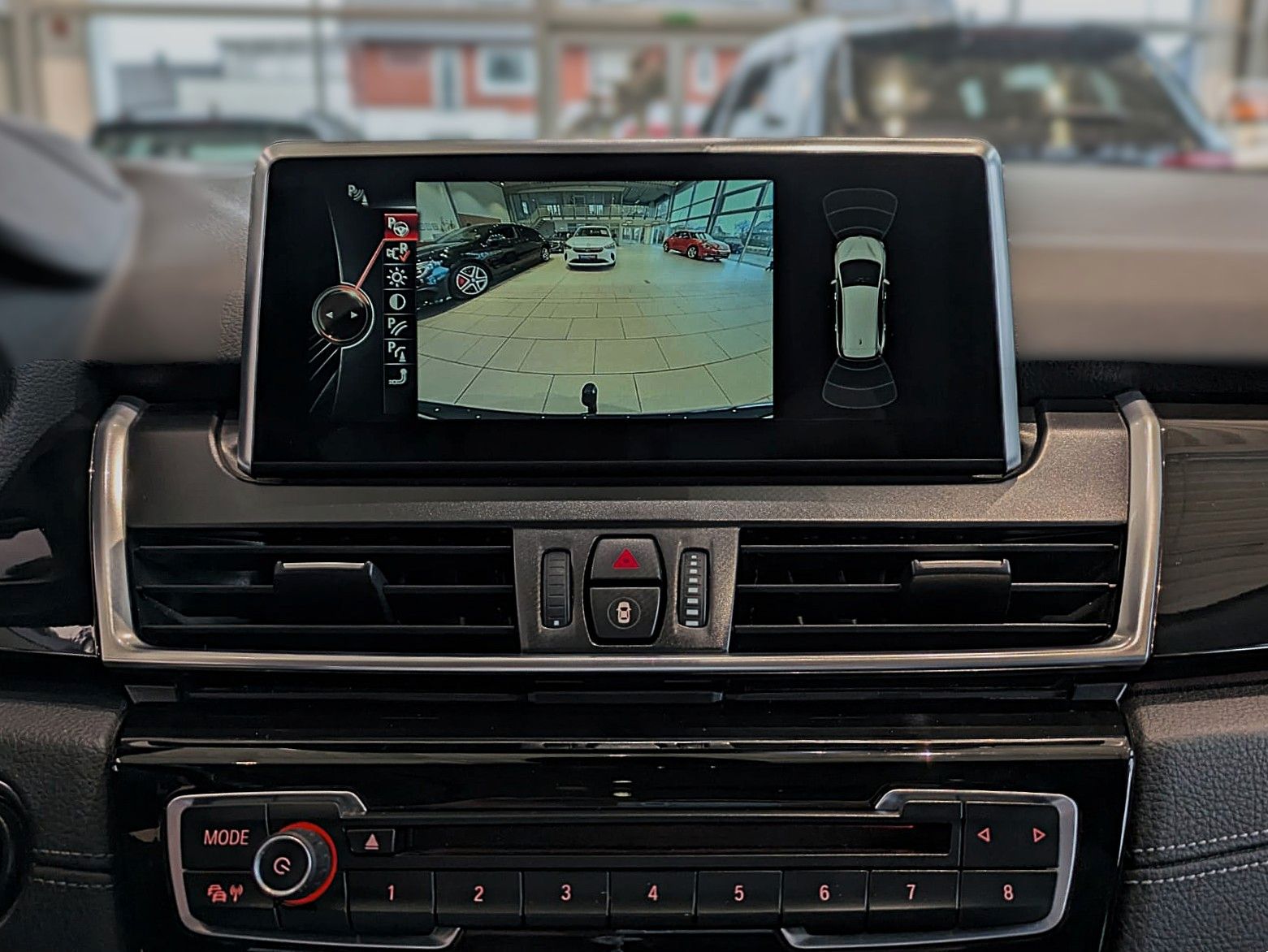 Fahrzeugabbildung BMW 220d Gran Tourer LEDER NAVI HUD PANO LED CAM