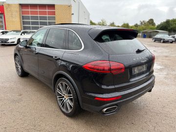 Porsche Cayenne - 4