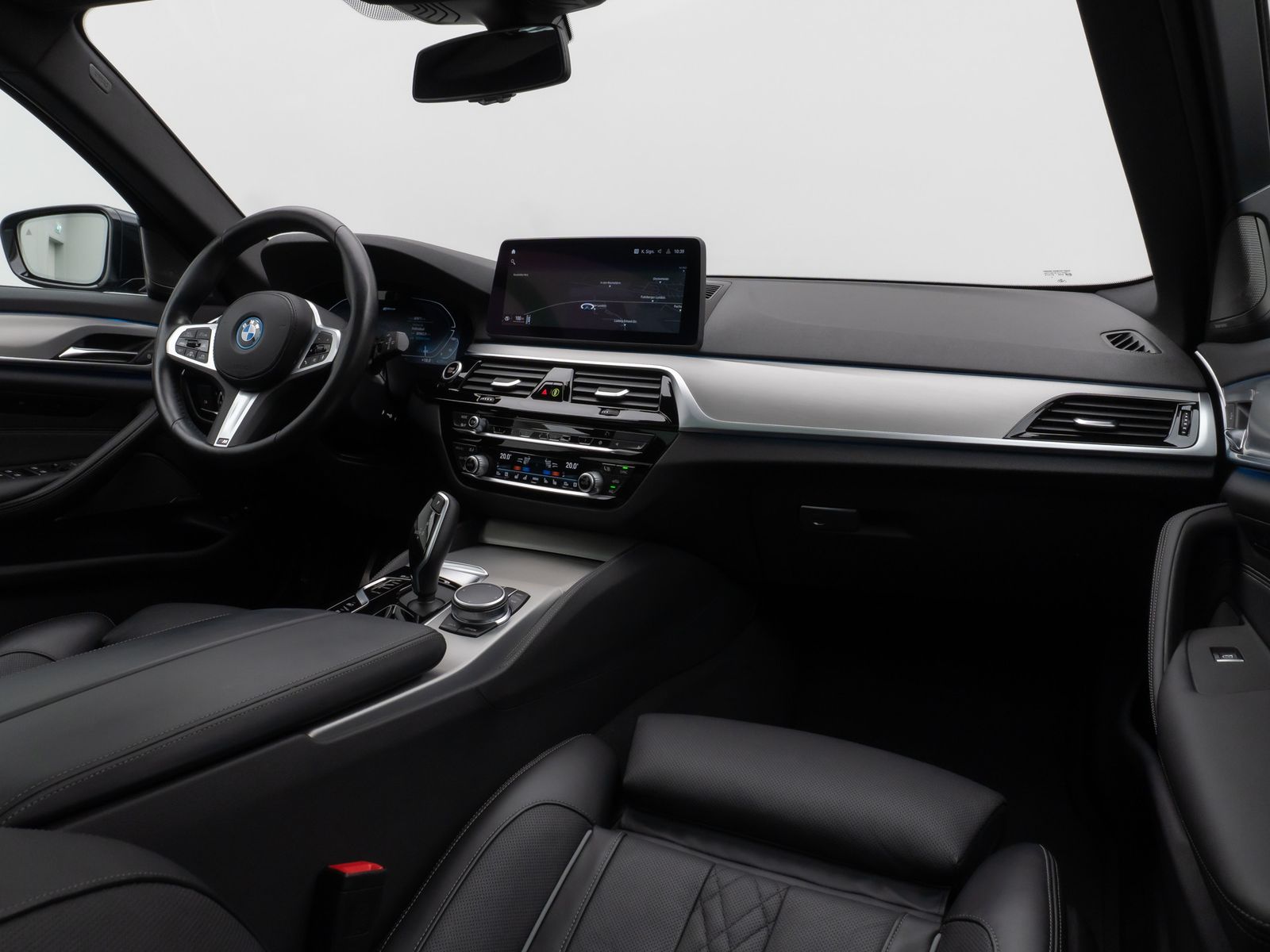 Fahrzeugabbildung BMW 530e xD M Sport Individual Panorama HUD H/K Voll
