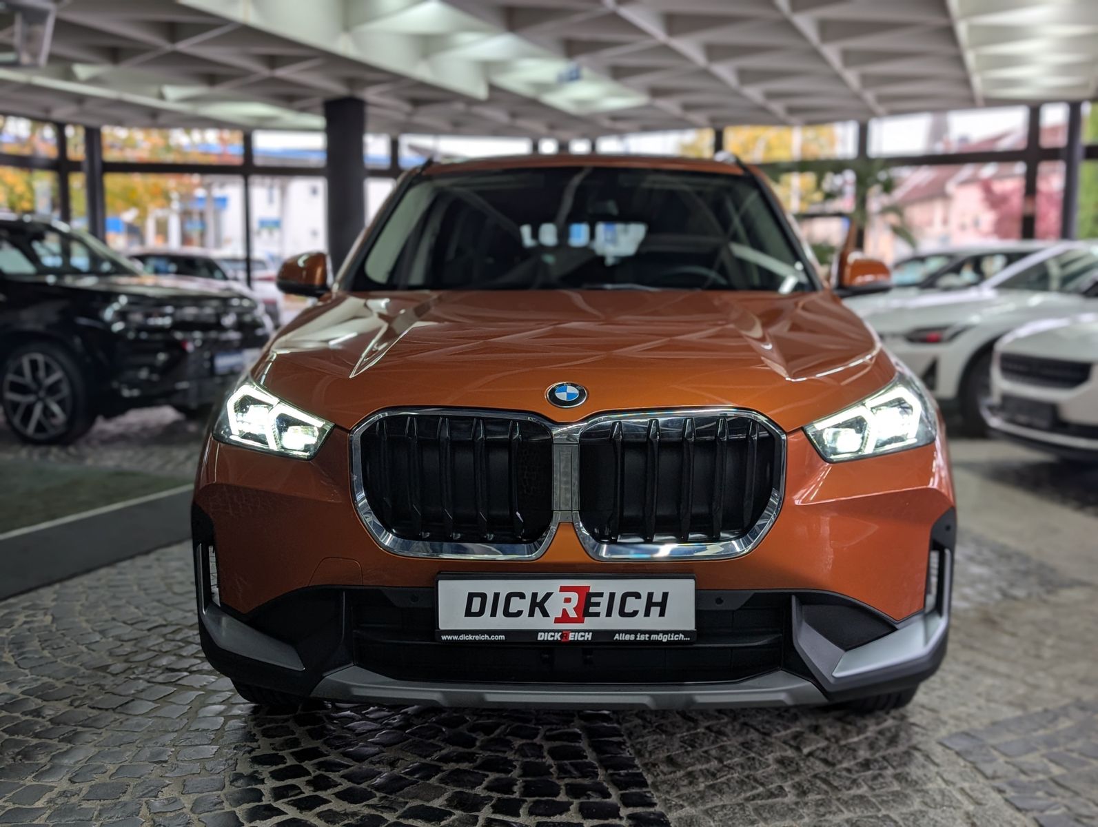 Fahrzeugabbildung BMW X1 20 i sDrive SPORT SHADOW PANO AHK LED AHK ACC