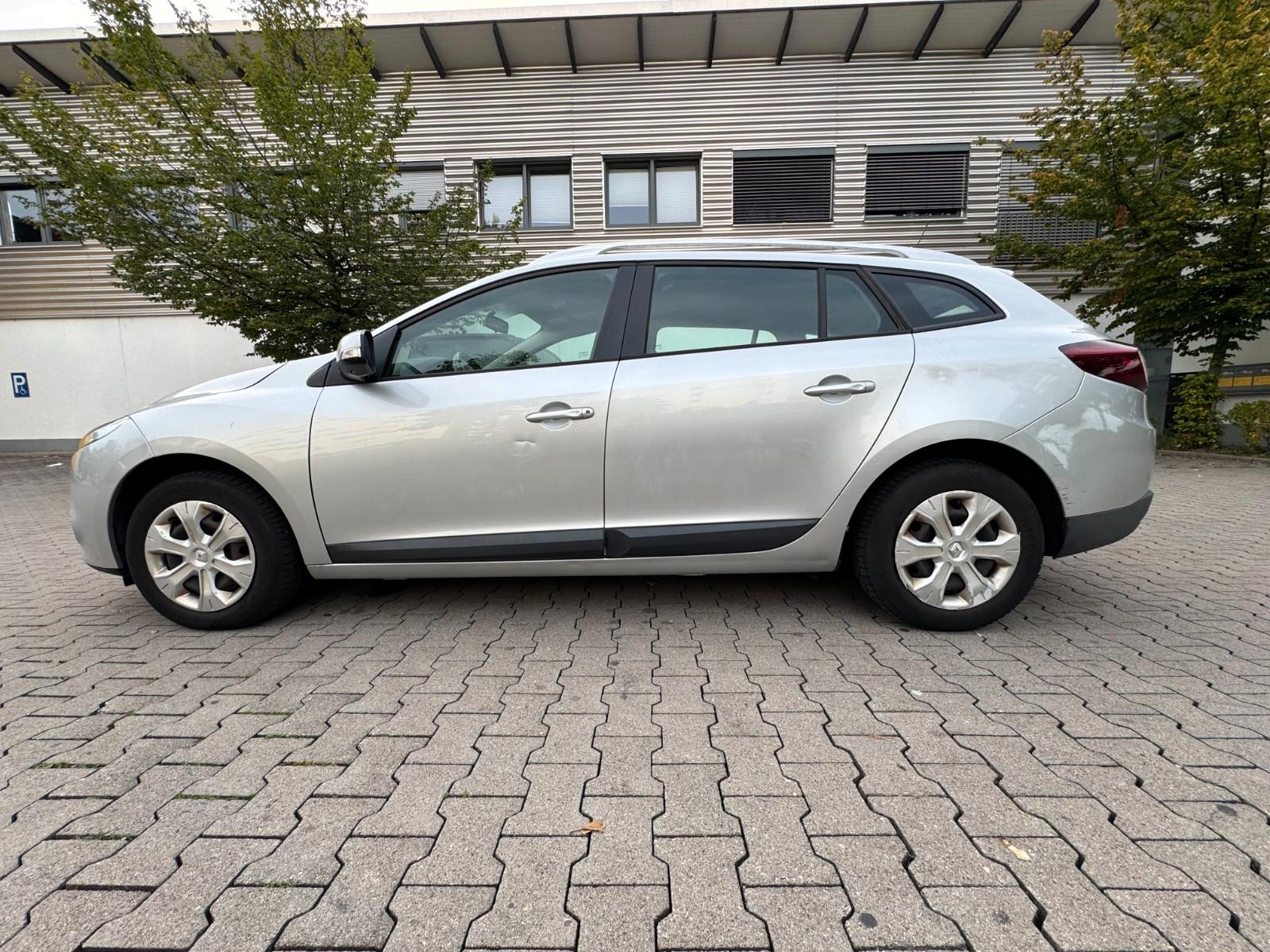 Renault Megane 2011 — photo 20
