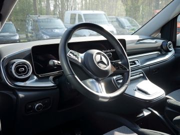Mercedes V 220 - 9