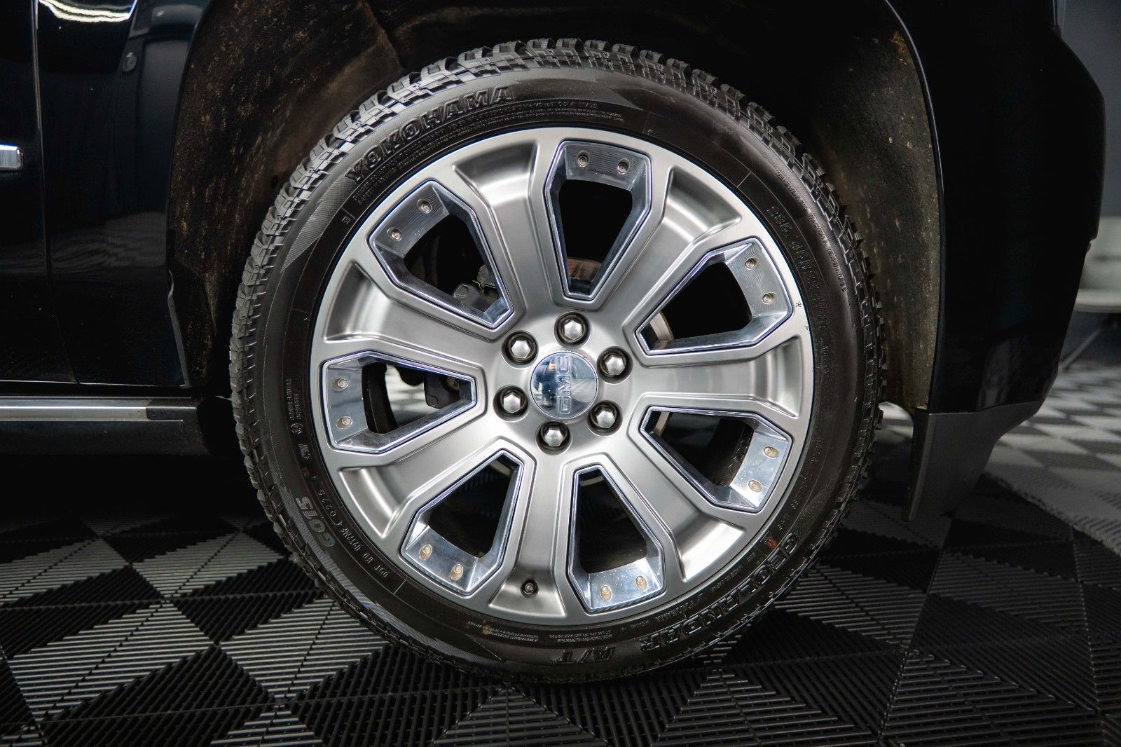 Fahrzeugabbildung GMC Yukon 6.2 V8 DENALI 4x4 LED *Unfallfrei*TV*ACC*