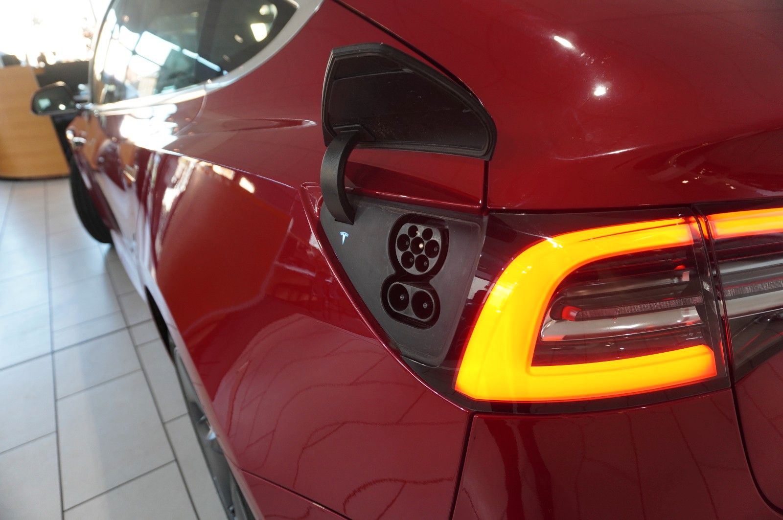 Fahrzeugabbildung Tesla Model 3 Standard Range Plus NAVI/KAMERA/DAB/AHK