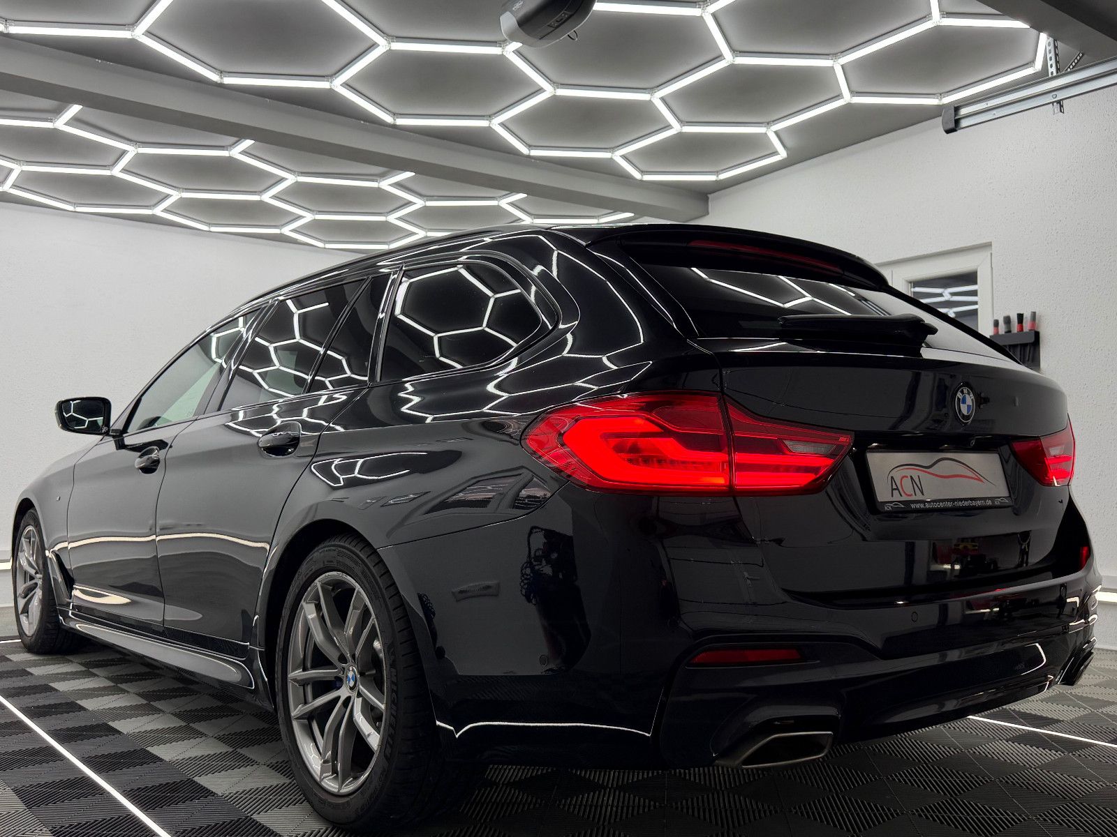 Fahrzeugabbildung BMW 530 d M SPORT/LED/NAVI PROF/STHZ/LIVE COCKPIT
