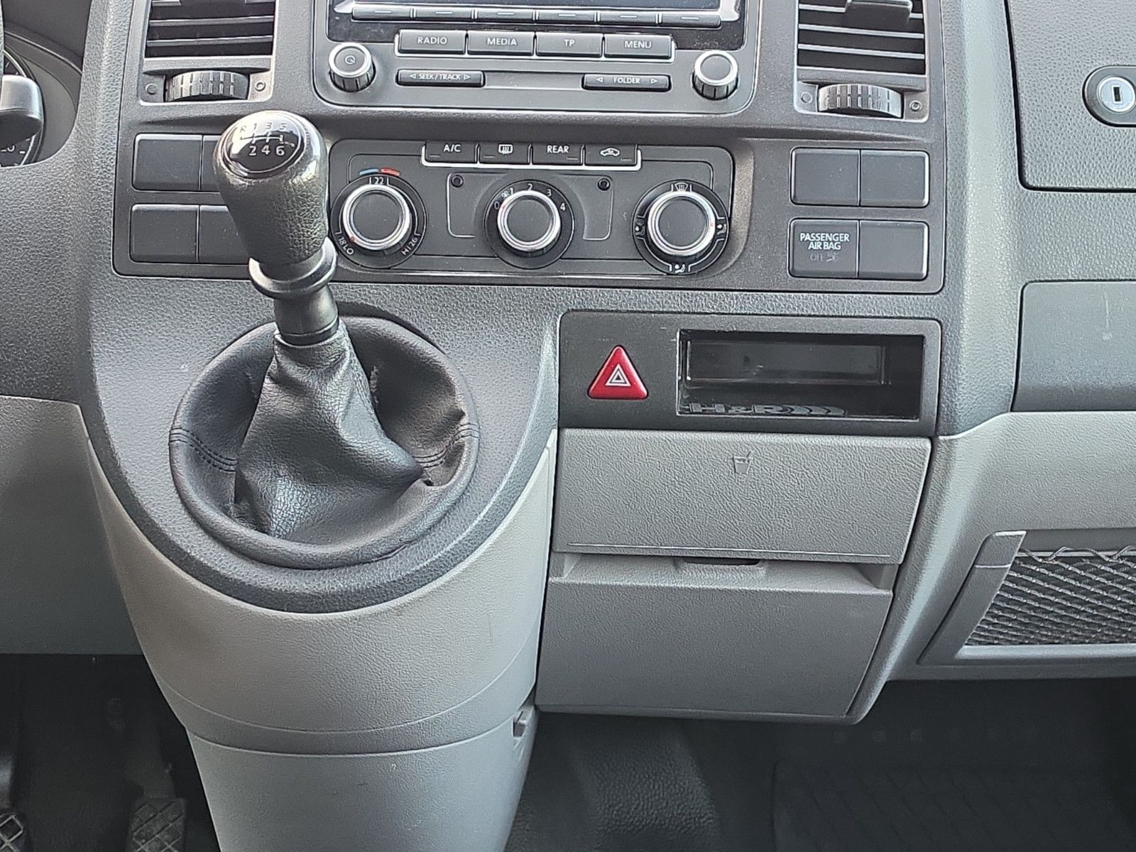 Fahrzeugabbildung Volkswagen T5 Transporter Bus Caravelle Trendline Aus 1Hand