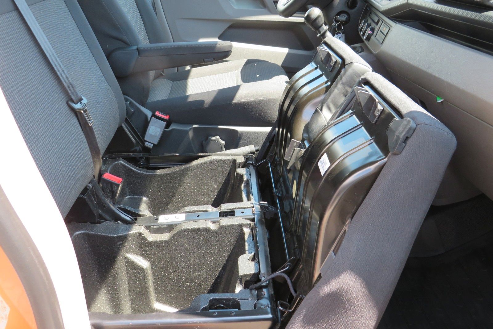 Fahrzeugabbildung Volkswagen T6.1 Kombi TDI 9SITZE GRA PDC APP-CONNECT SITZH.