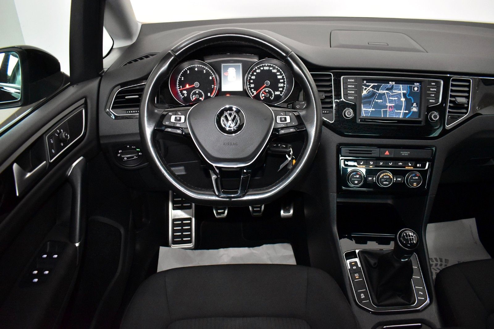 Fahrzeugabbildung Volkswagen Golf Sportsvan ACC,Panorama,Navi,SH,PDC,+WR