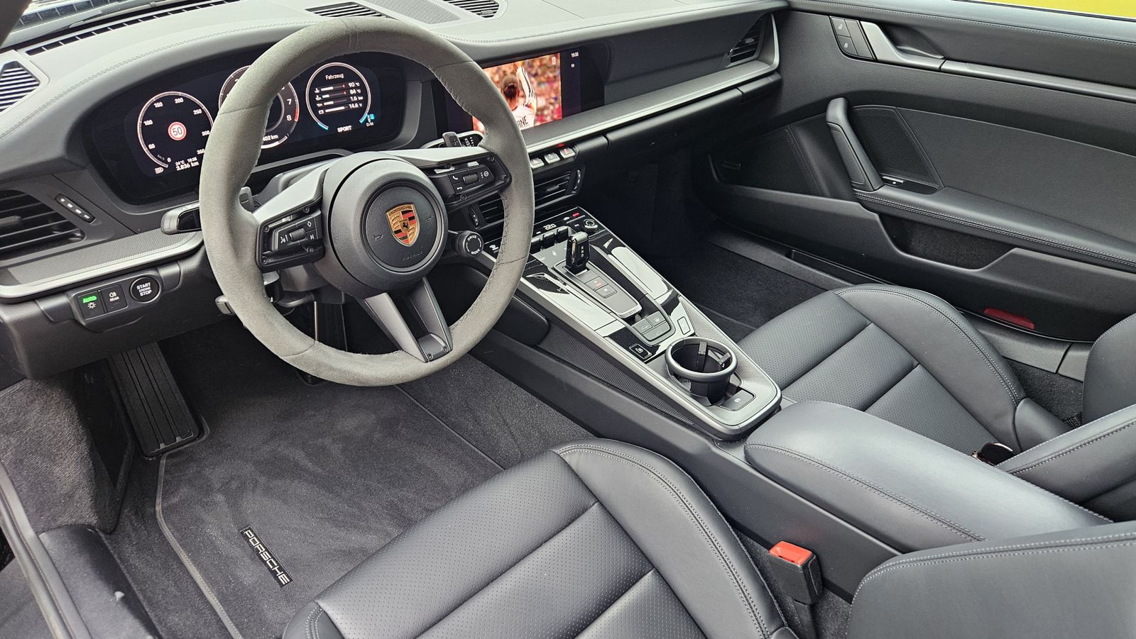 Fahrzeugabbildung Porsche 992 Carrera S GLASDACH+SPORTDESIGN+HD-MATRIX+21"