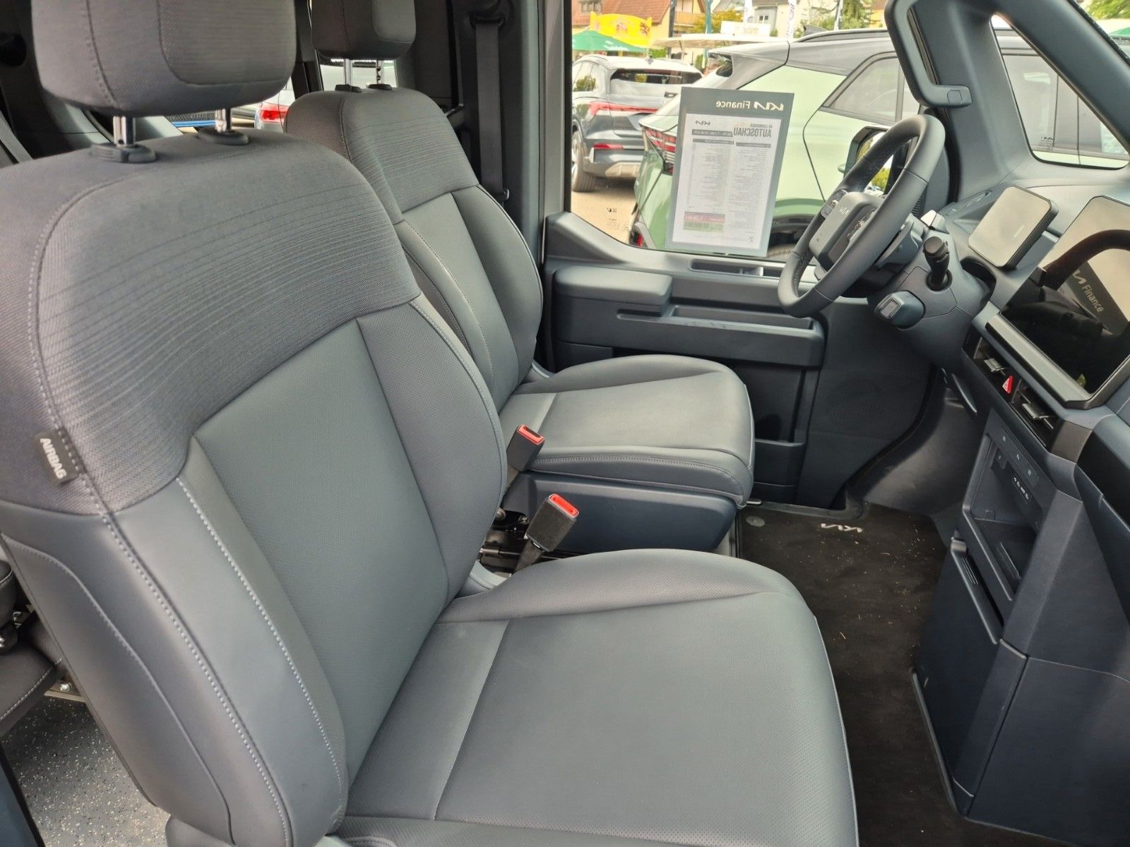 Fahrzeugabbildung Kia PV5 Passenger Sonderumbau Schienensystem Camper