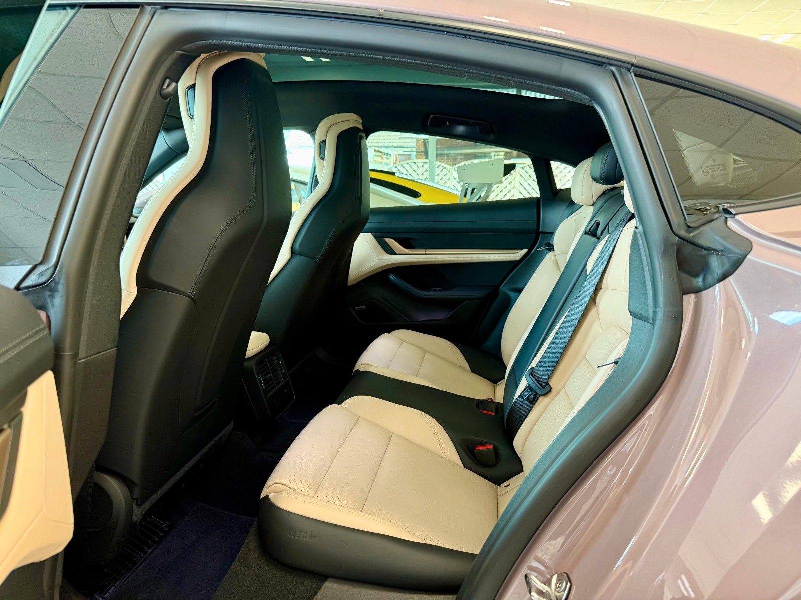 Fahrzeugabbildung Porsche Taycan Performance/HeadUP/Panorama/APPROVED