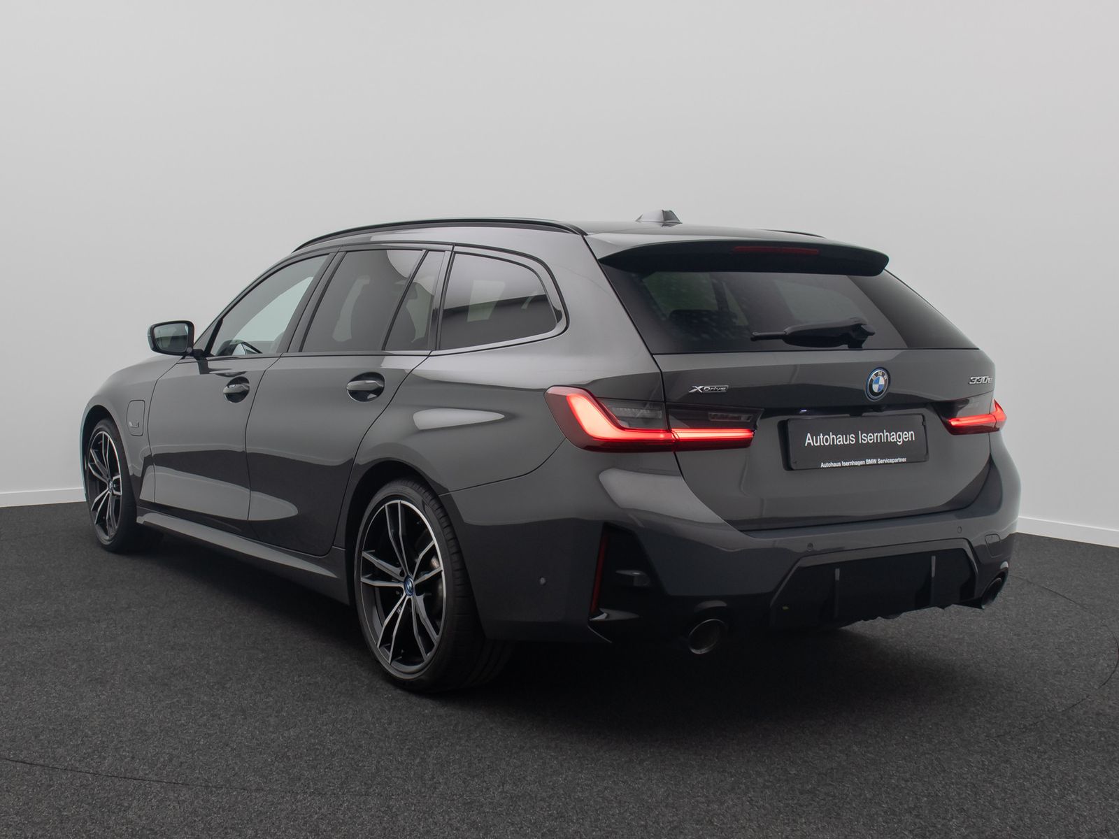 Fahrzeugabbildung BMW 330e xD MSport Kamera HUD DAB AHK Komfort 19Zoll