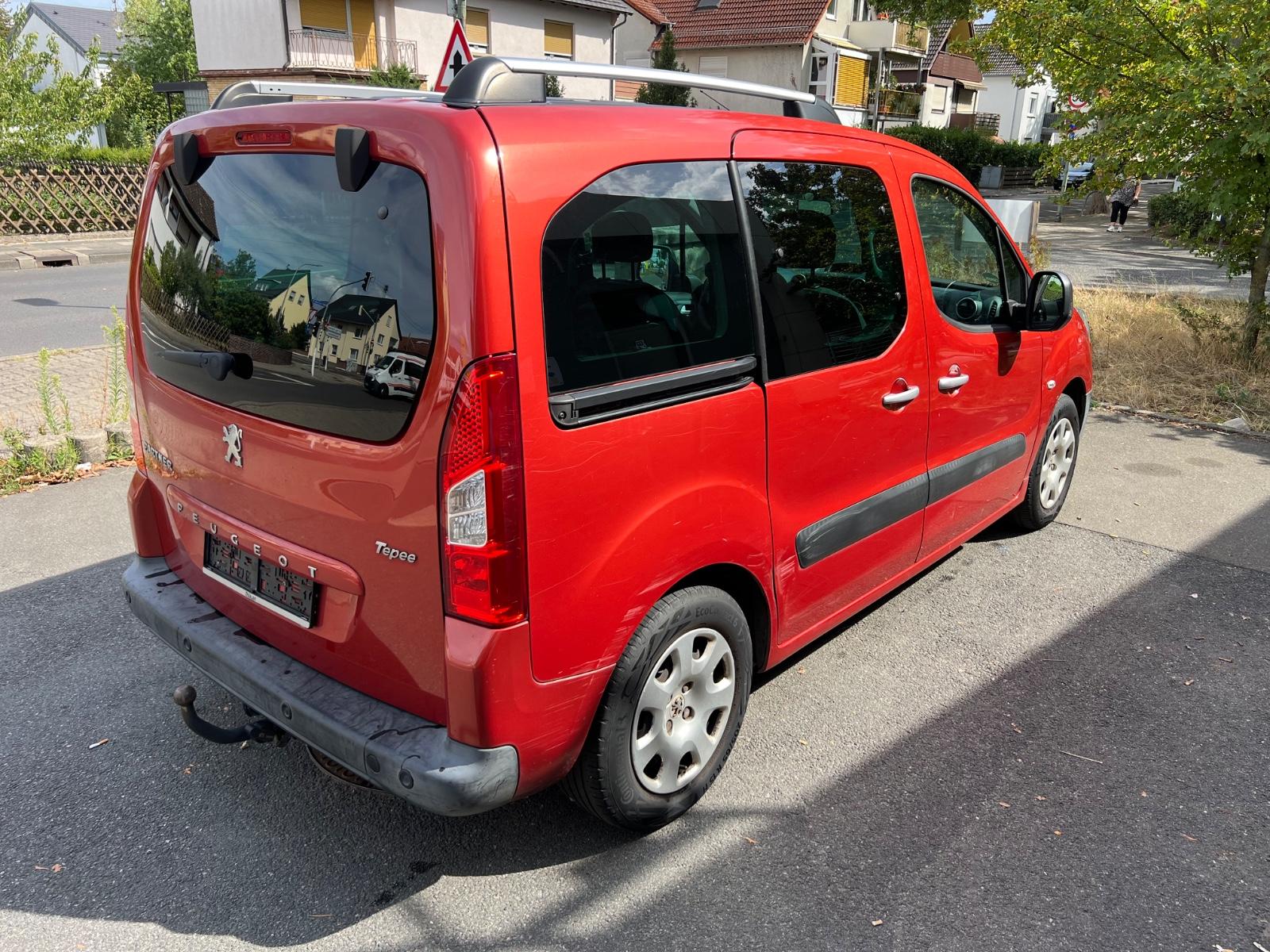 Peugeot Partner Tepee Family ~AHK ~PDC~Euro5 ~Aus 1.Hand