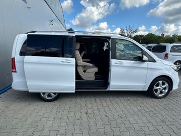 Mercedes V 220 - 6