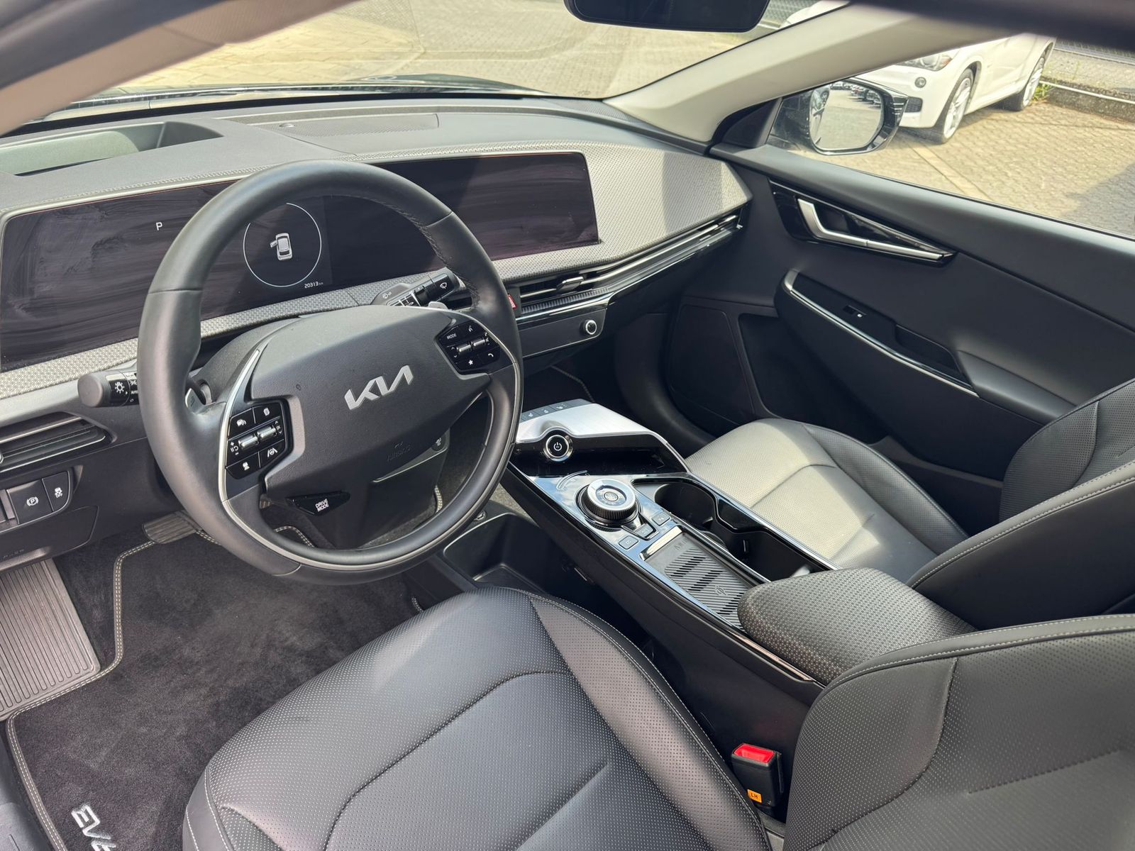 Fahrzeugabbildung Kia EV6 2WD NAVI+LED+SHZ+HEAD+KAMERA+DAB+ACC+19"+