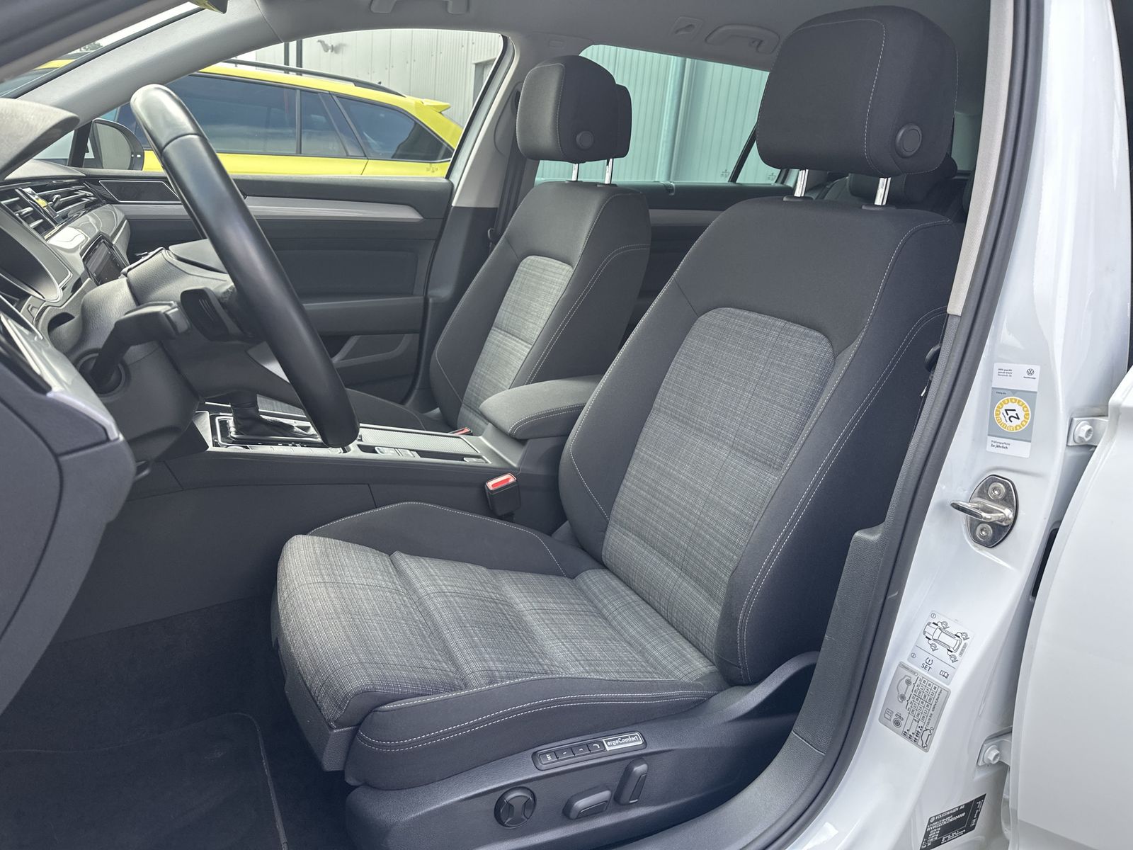 Fahrzeugabbildung Volkswagen Passat Variant 2.0 TDI DSG Business 4Motion NAV