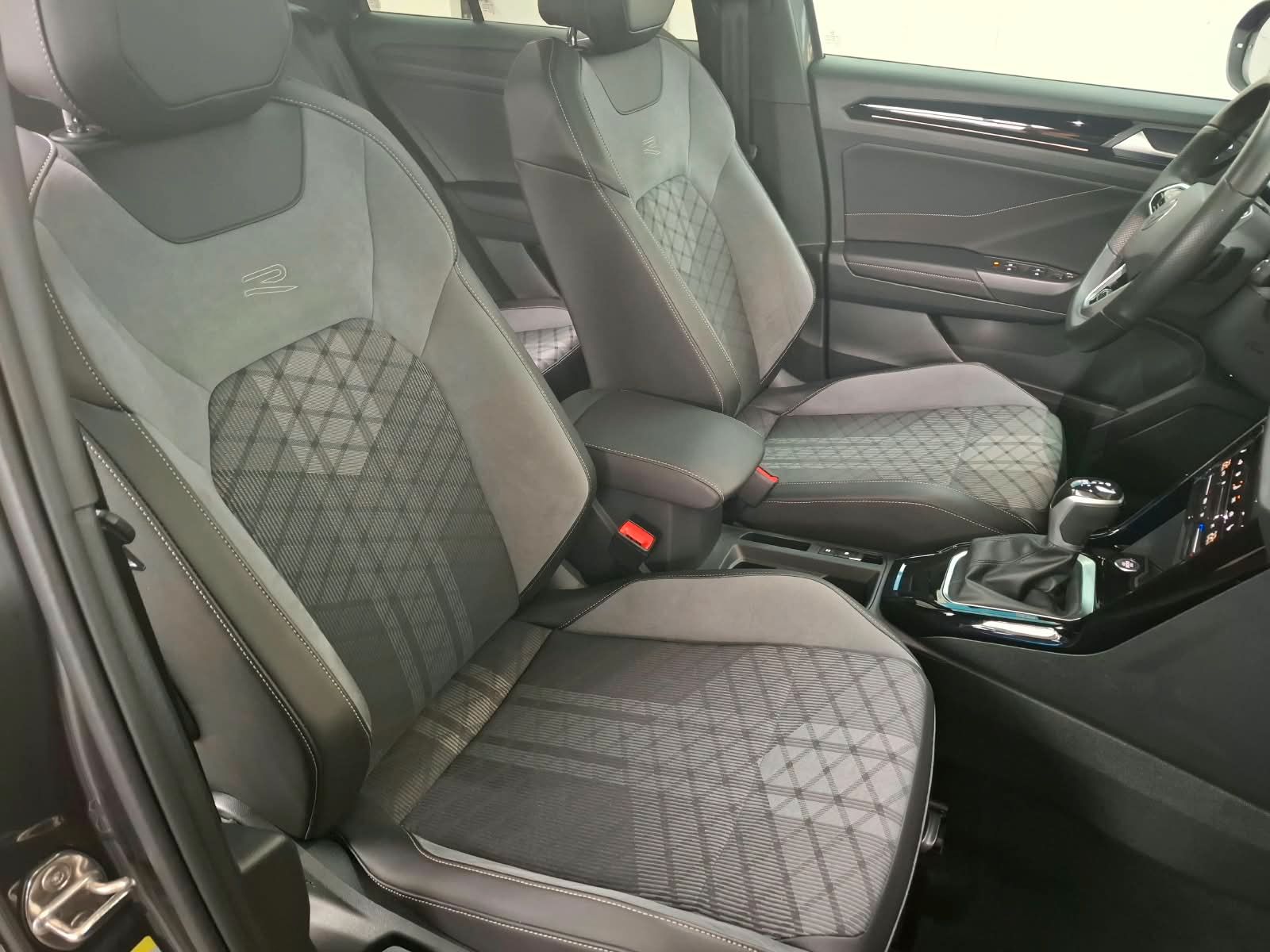Fahrzeugabbildung Volkswagen T-Roc R-Line 1.5TSI DSG +AHK +IQ.Light +Panorama