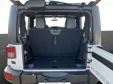 Jeep Wrangler 2.8 CRD Sahara AHK+SHZ+LM+Leder+Tempoma