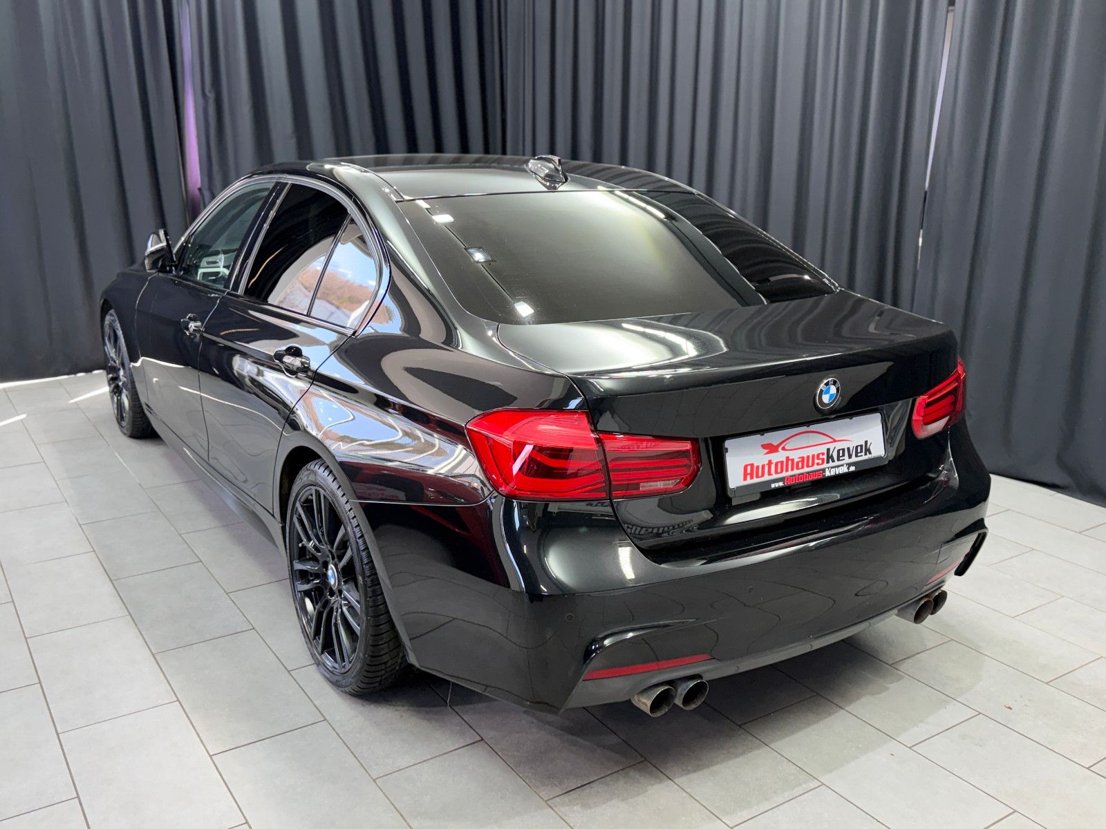 Fahrzeugabbildung BMW 335d xDrive Limo M Sport|H&K|PANO|HuD|VOLL