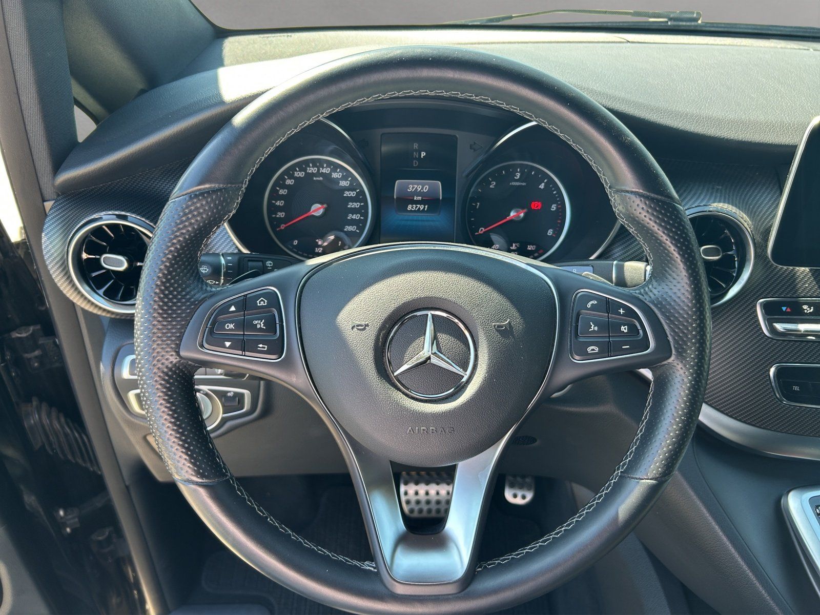 Fahrzeugabbildung Mercedes-Benz V 300 d AVANTGARDE EDITION Lang AMG Distro 360°