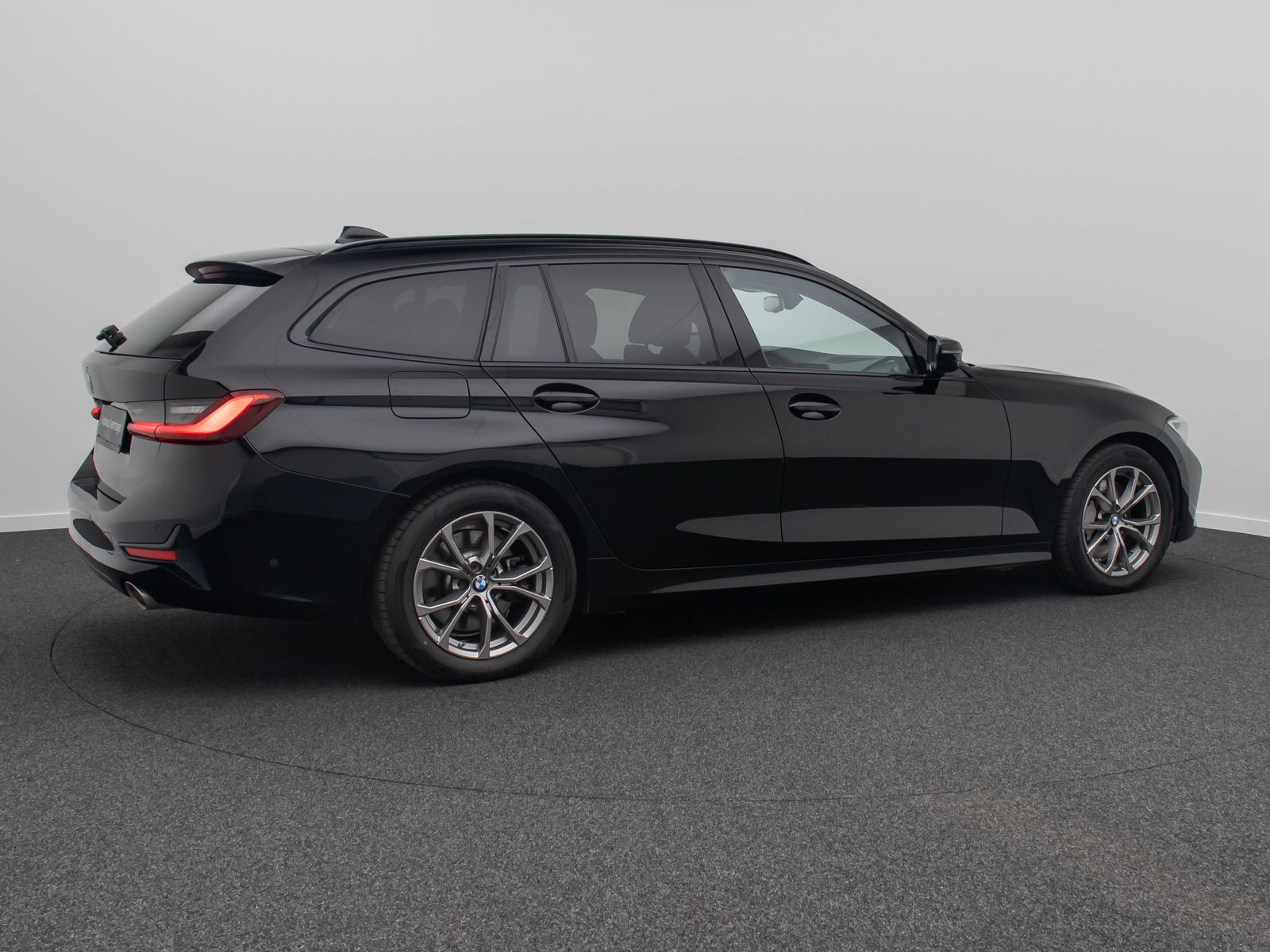 Fahrzeugabbildung BMW 330i Sport Line Panorama Kamera DAB H/K Stop&Go