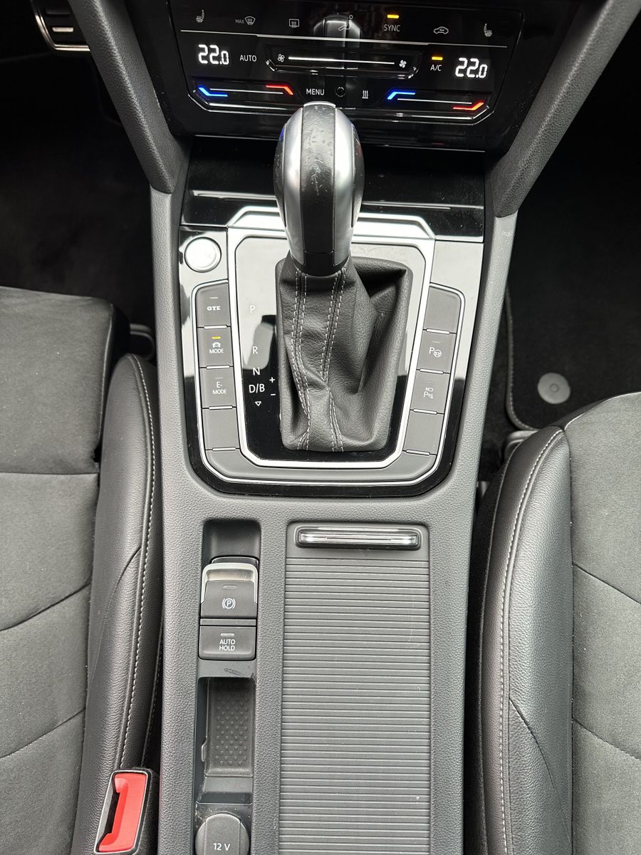 Fahrzeugabbildung Volkswagen Arteon 1.4 TSI eHybrid R-Line NAV+LED+AHK+PANO