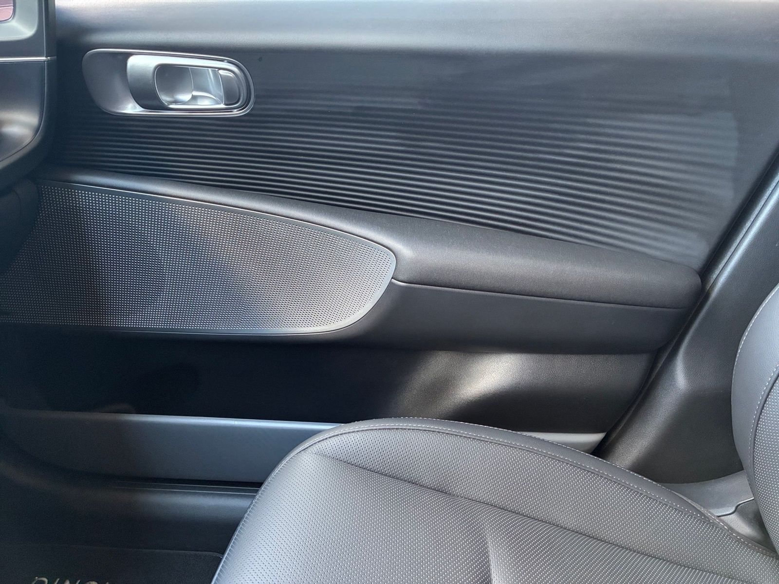 Fahrzeugabbildung Hyundai Ioniq 6 Elektro 77 Uniq 360,HUD,Kamera,LED,Navi
