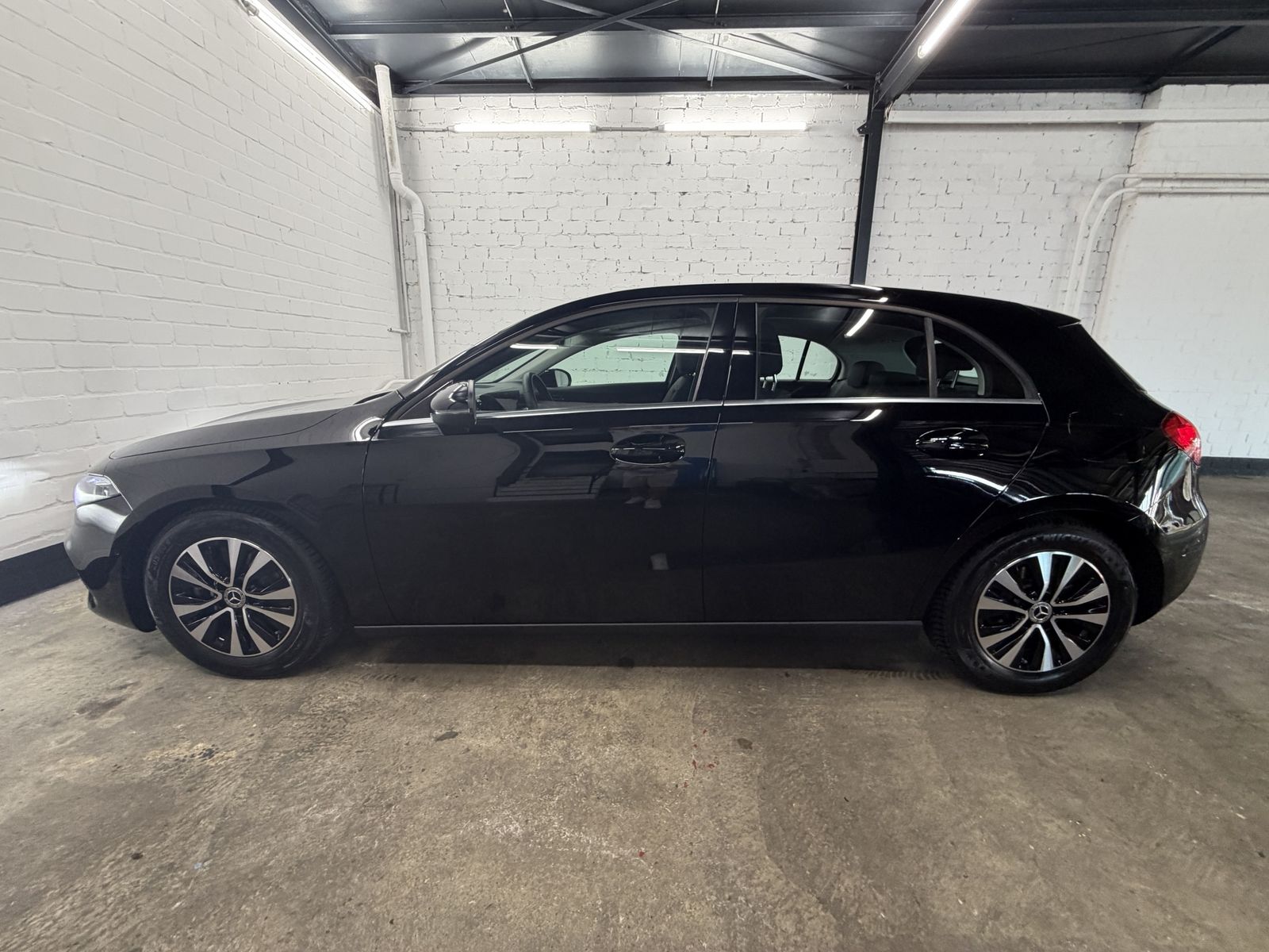 Mercedes-Benz A 180 d 8G-DCT Entry RFK NAVI Werks foto 5