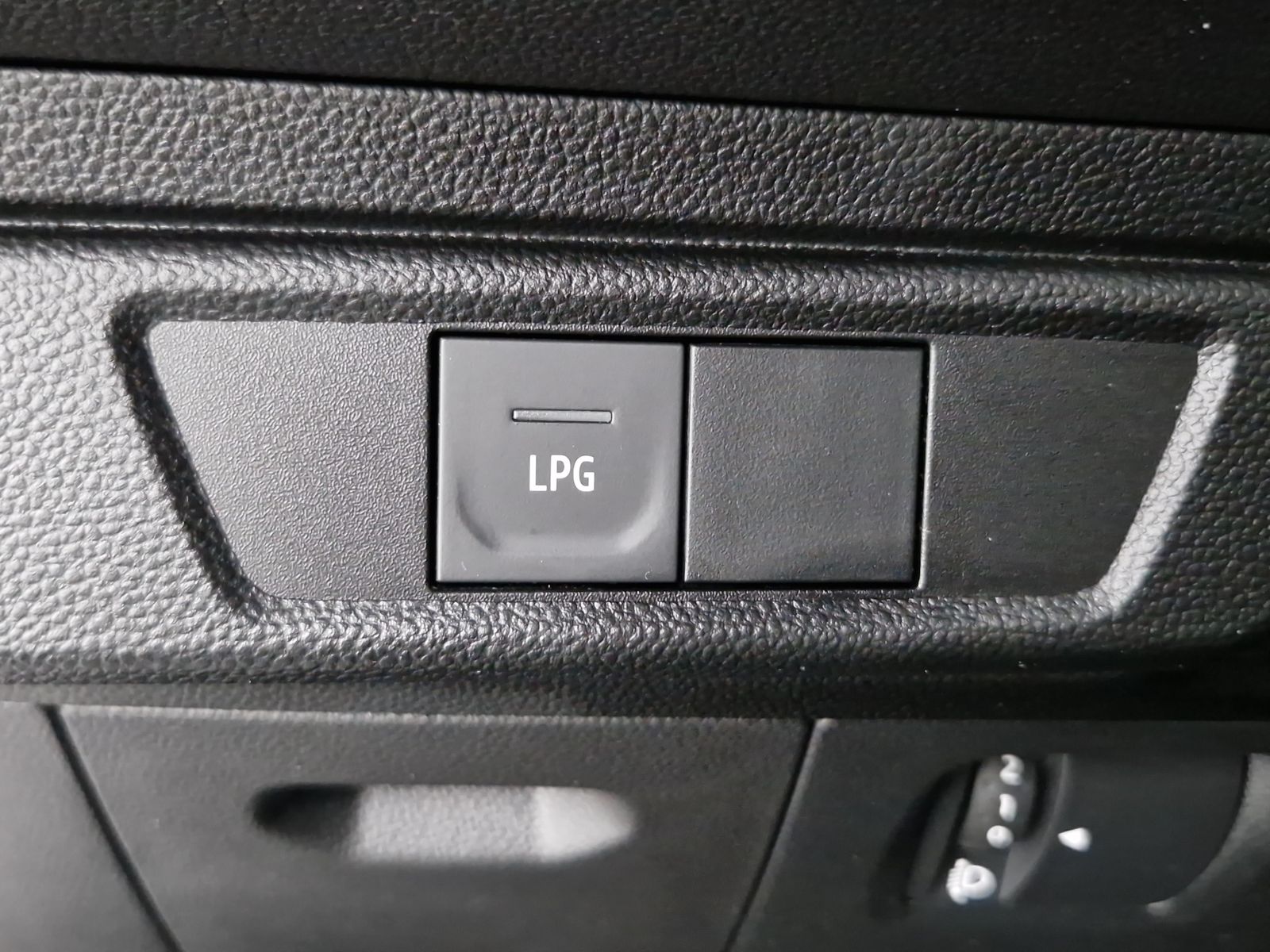 DACIA Jogger TCe 100 Eco-G Extreme+ Navi SHZ – Bild 29